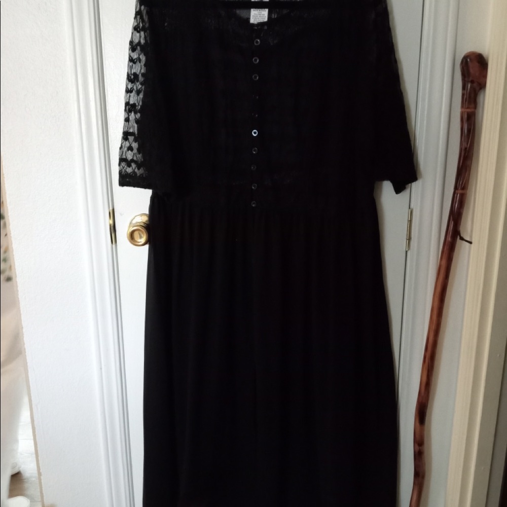 Gorgeous dress.